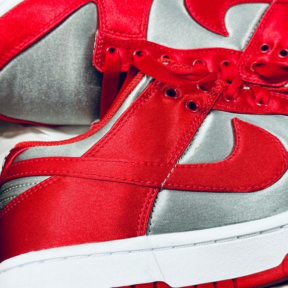 NWT - NIKE Dunk Low “UNLV Satin Red” Women’s DX5931-001 DEADSTOCK Size: US 7.5 - Picture 6 of 9